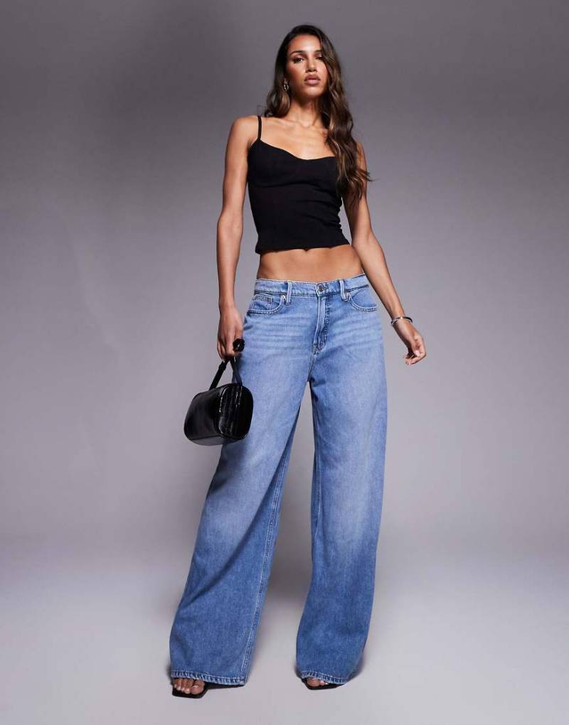 Good American - Good Standard - Leichte, weite Jeans in Indigo-Blau von Good American