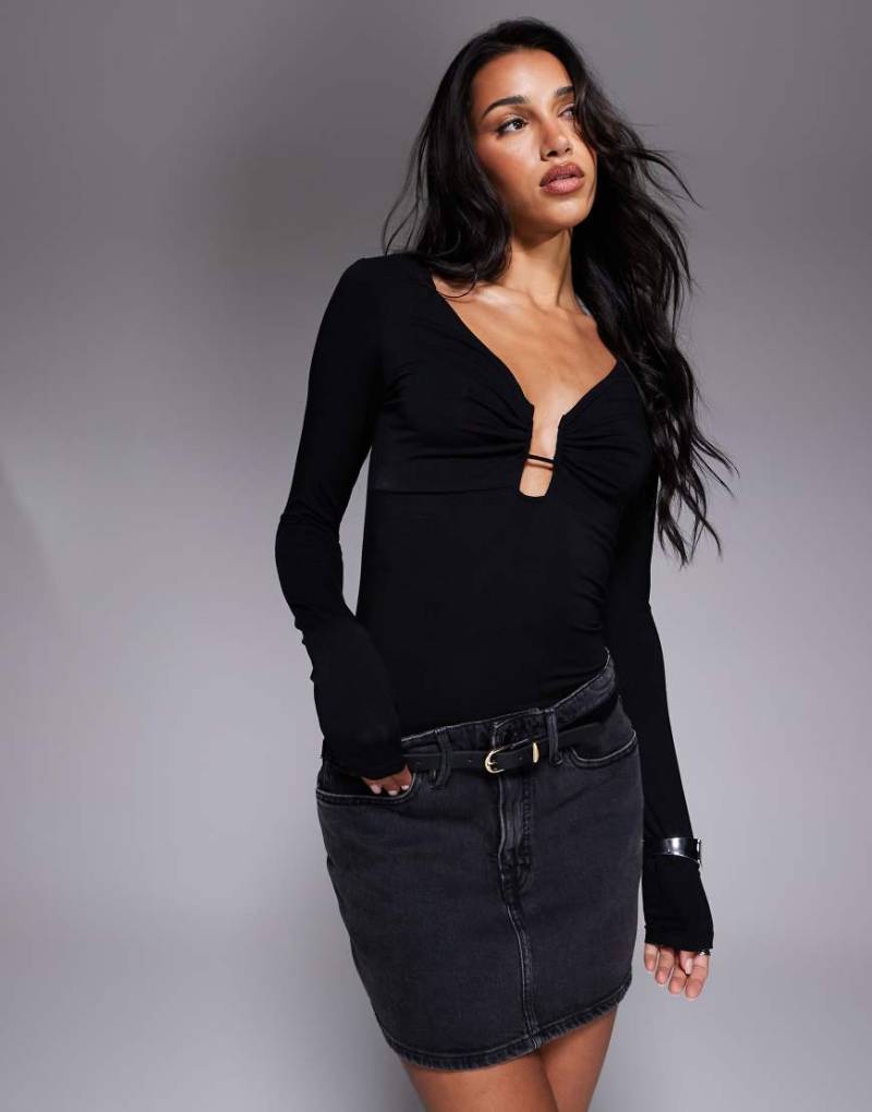 Good American - Langärmliges Jersey-Oberteil in Schwarz mit u-förmigem Drahtdetail von Good American