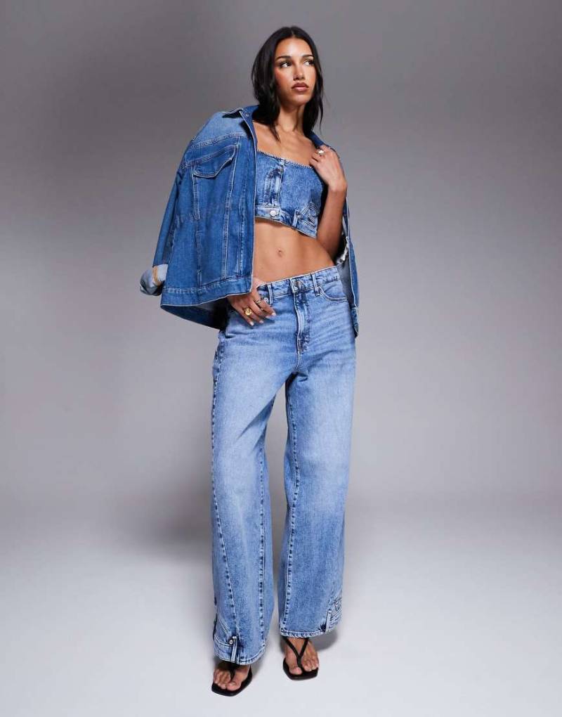 Good American - Reworked - Weit geschnittene Jeans in verwaschenem Hellblau, Kombiteil von Good American