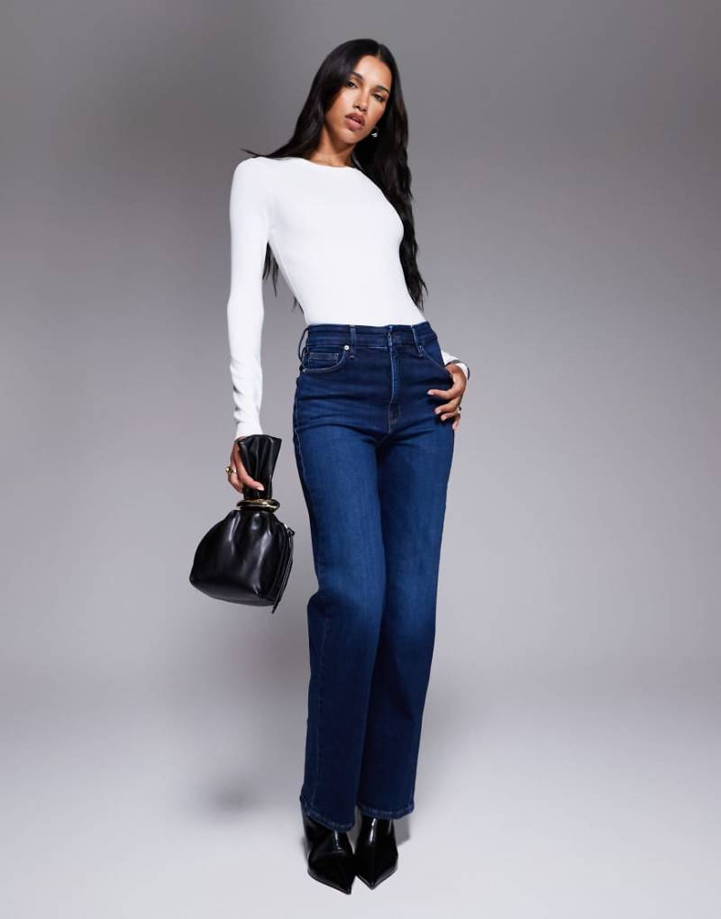 Good American - Soft Tech Good True - Gerade Jeans in verwaschenem Dunkelblau von Good American