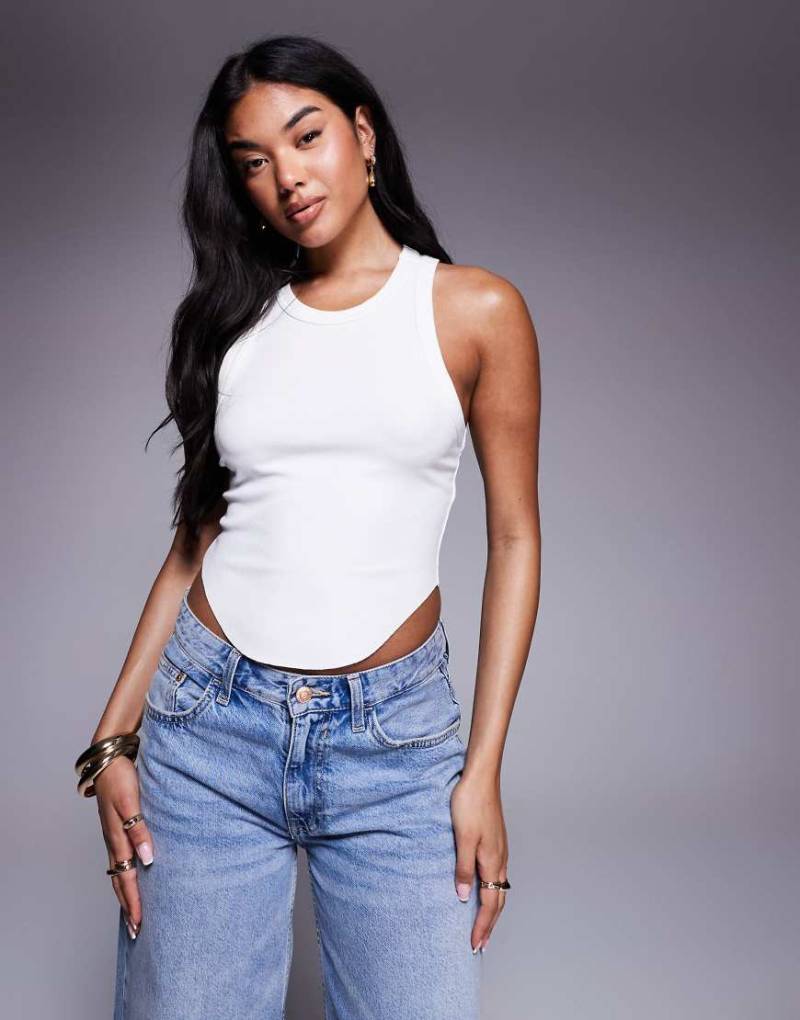 Good American - Tanktop in Weiß mit feinem Rippenmuster von Good American