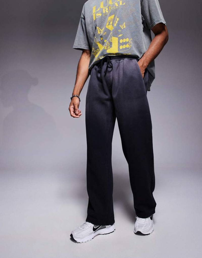 Good For Nothing - Gerade geschnittene Jogginghose in Schwarz mit Spray-Optik von Good For Nothing