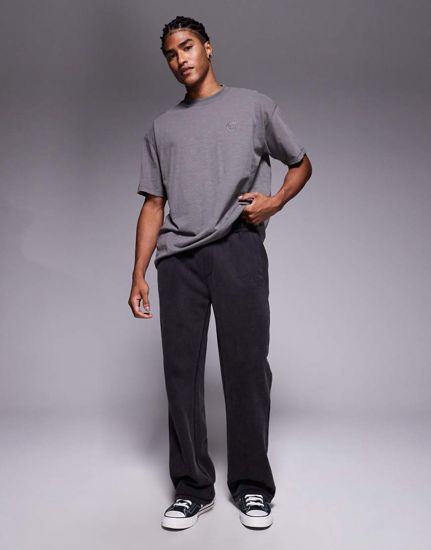 Good For Nothing - Gerade geschnittene Jogginghose in verwaschenem Schwarz mit Logoprint von Good For Nothing