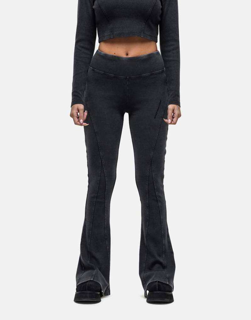 Good For Nothing - Gerippte Leggings in sonnenverblasster schwarzer Waschung mit Ziernähten von Good For Nothing