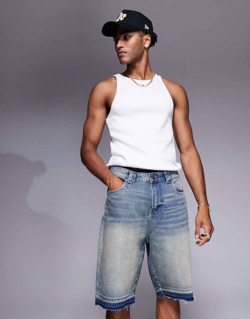 Good For Nothing - Relaxed Fit Jeansshorts in verwaschenem Mittelblau mit offenem Saum von Good For Nothing