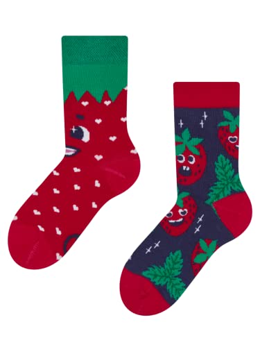 Dedoles Socken Kinder Mädchen Jungen Baumwolle viele lustige Designs Weihnachtssocken 1 Paar, Farbe Rot, Motiv Glückliche Erdbeeren, Gr. 23-26 von Dedoles