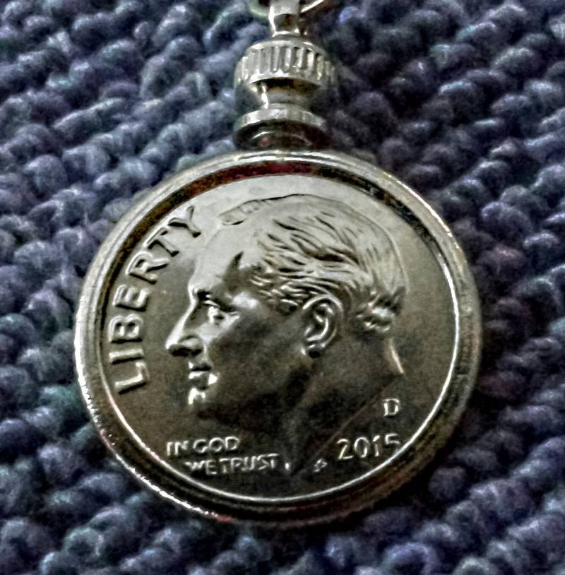 Dime Münze Schmuck Halskette Gefasst, Versilberte Biegeringe Halskette. Im Verkauf Für Weihnachten Alles Bereit? Ja Dime Münze Schmuck Halskette Gefasst, Versilberte Biegeringe Halskette. Im Verkauf Für Weihnachten Alles Bereit? Ja von GoodCentsJewelry