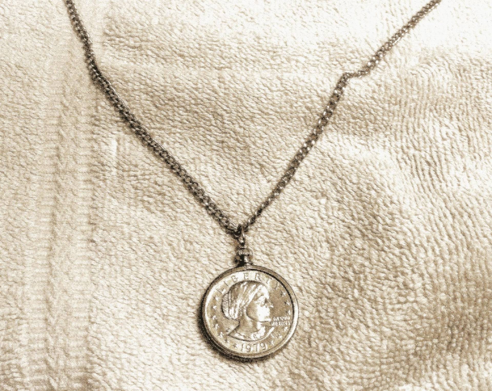 Susan B Antony Dollar Halskette Mit Echter Münze Lünettenkette 35 - 55 cm Lang, Biegeringe, Karabinerverschluss von GoodCentsJewelry
