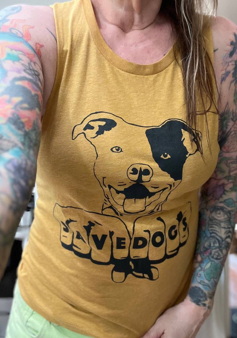 Sparen Sie Hunde Tattoo-stil Retro Pitbull-Liebhaber Rettungsfrauenfliessen-Muskel-Behälter-Senfgold Alle Größen von GoodGirlGidget