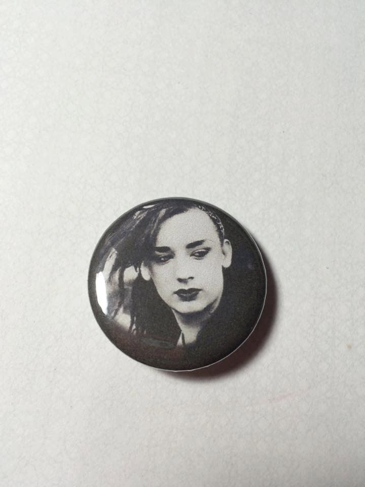 Boy George - 1.25" Pinback Button Boy George - 1.25" Pinback Button von GoodLuckSweetCookie