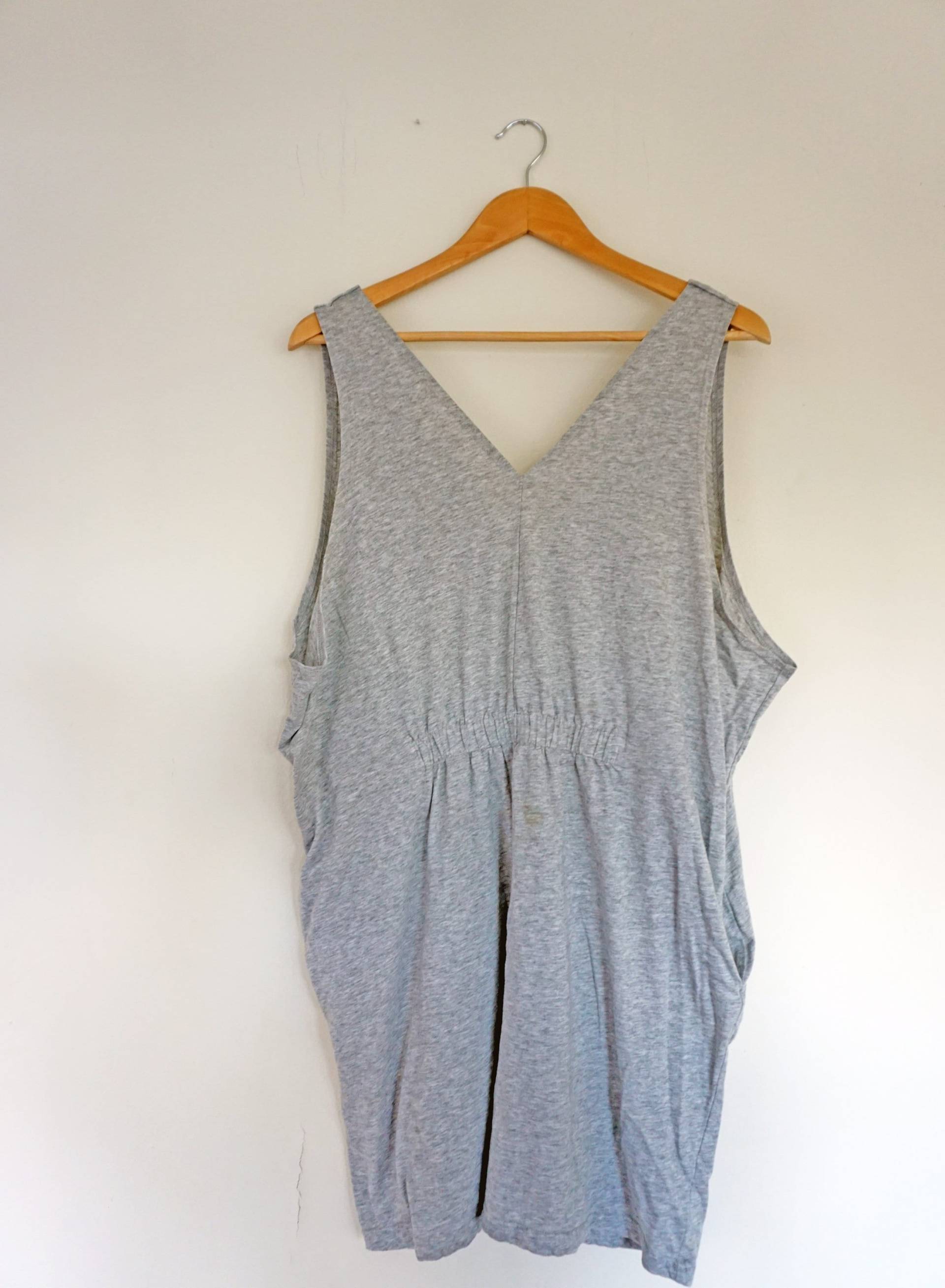 Alltagsgraues Kleid Alltagsgraues Kleid von GoodMellowsThrift