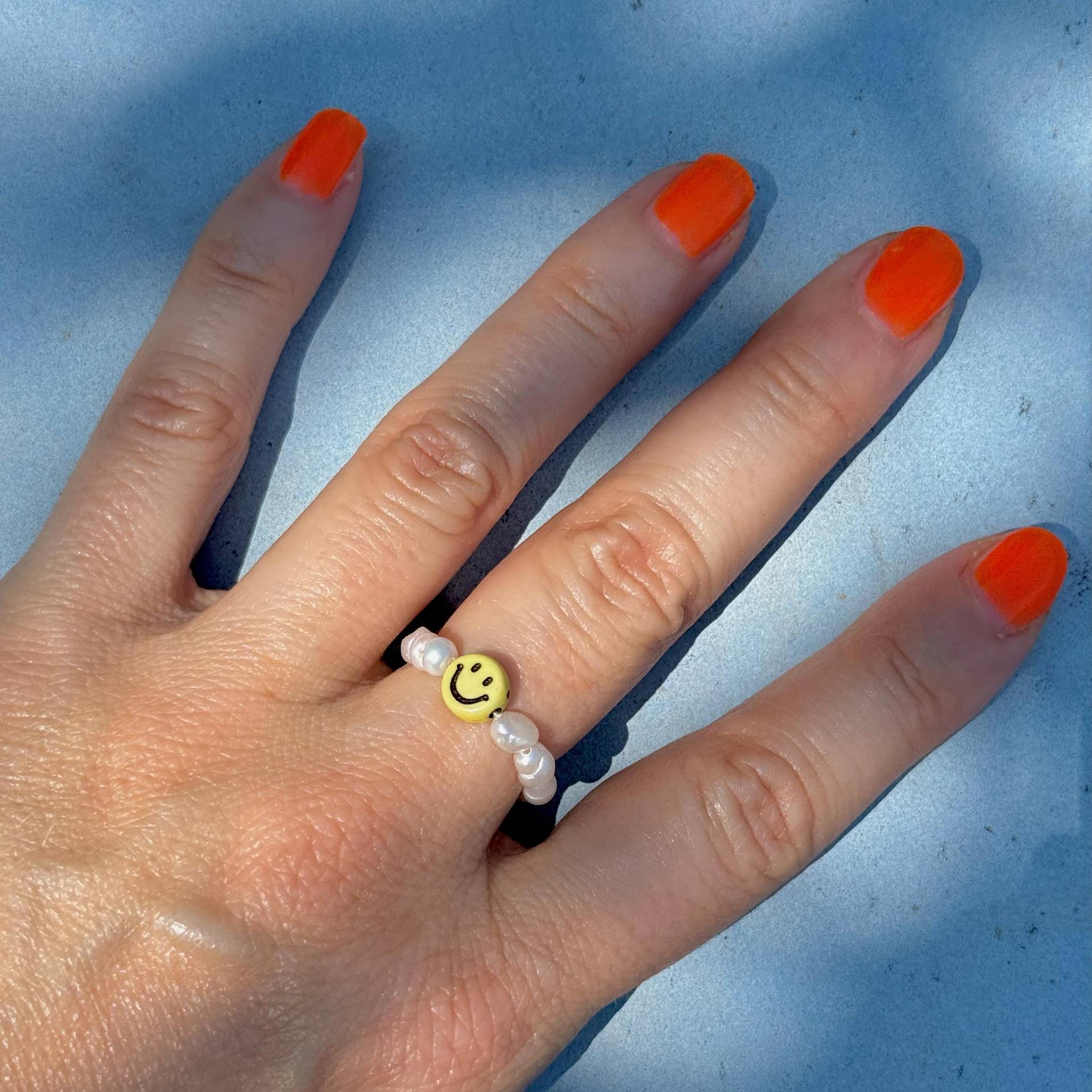 Ring Aus Süßwasserperlen & Smiley in Gelb | Perlenring Mit Einheitsgröße von GoodMoodCologne