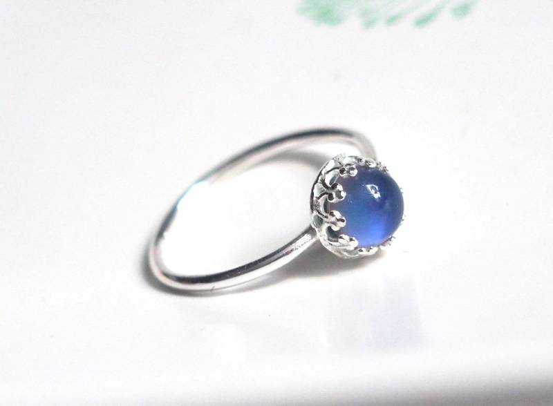 Kleiner Krönchen-Stimmungsring in Sterlingsilber Mit Farbwechselstein Kleiner Krönchen-Stimmungsring in Sterlingsilber Mit Farbwechselstein von GoodMoodMountain