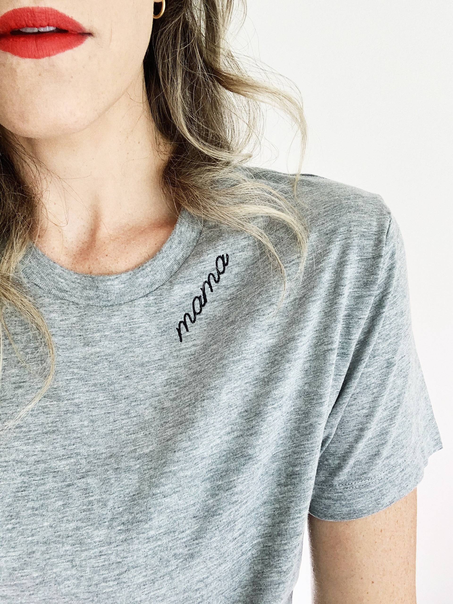 Mama Besticktes T-Shirt, Shirt, Neue Mutter Geschenk, Geschenk Für Mama, Mutter, Sweatshirt von GoodScoutSupply