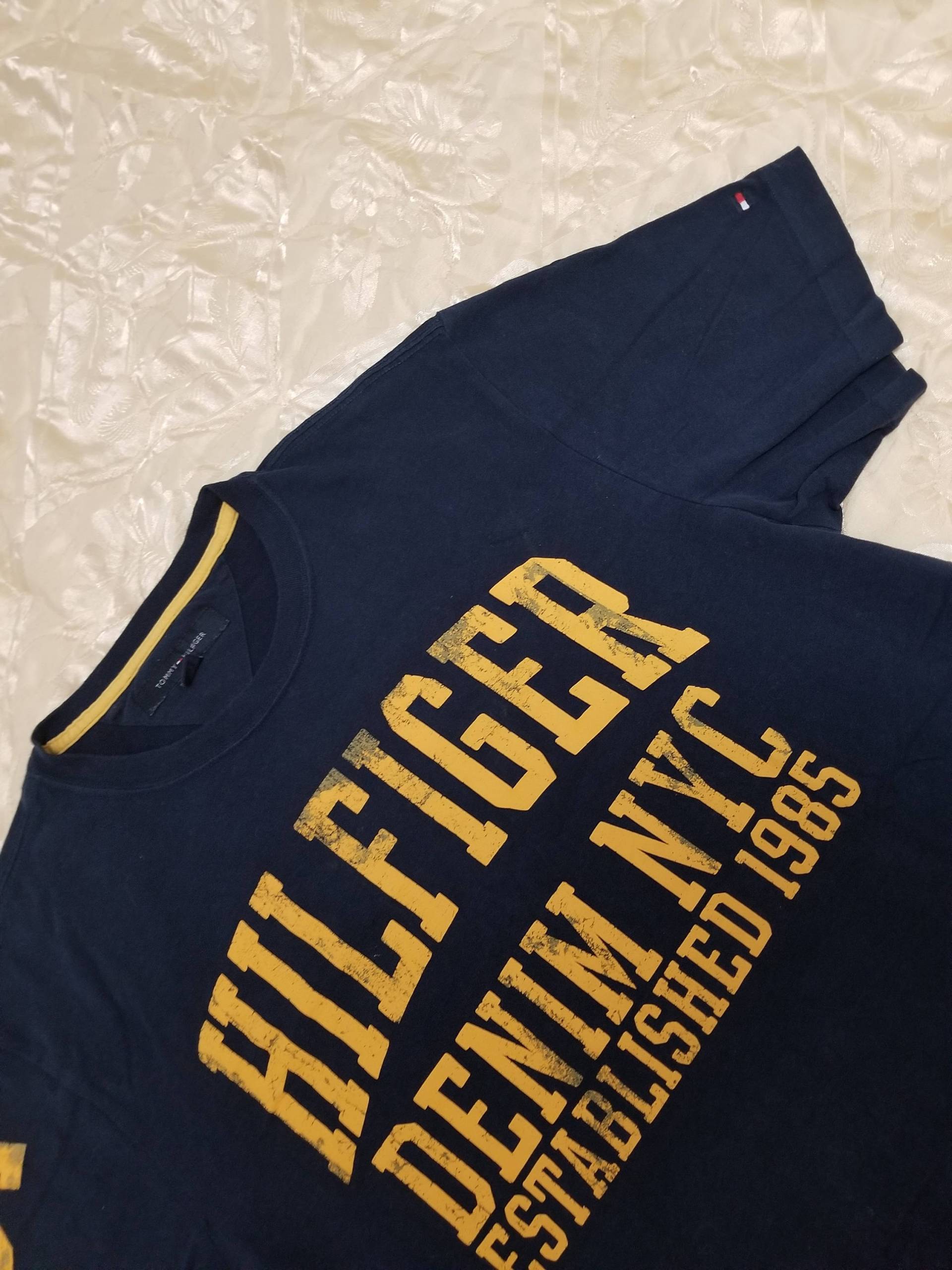 Jahrgang Tommy Hilfiger Denim Nyc T-Shirt Jahrgang Tommy Hilfiger Denim Nyc T-Shirt von GoodTasteClothing