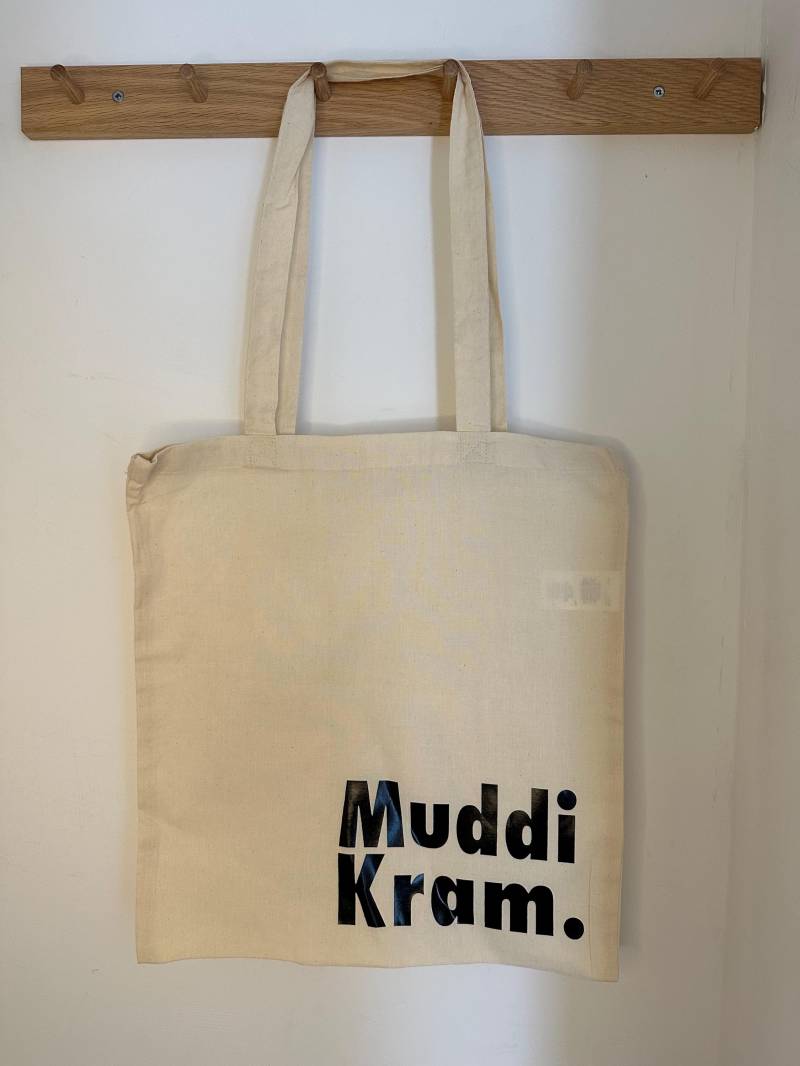 Jutebeutel Baumwolltasche | Muddi Kram Tired Mom Perfekt Als Geschenk Muttertag Lustiger Spruch von GoodVibesClubByJana