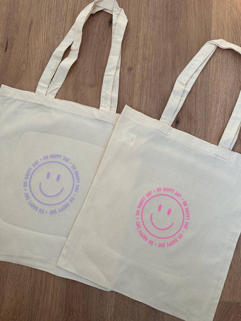 Jutebeutel Baumwolltasche | Smiley Oh Happy Day Perfekt Als Geschenk Für Mama Freundin Zum Muttertag Geburtstag Geburt Lustiger Spruch Jutebeutel Baumwolltasche | Smiley Oh Happy Day Perfekt Als Geschenk Für Mama Freundin Zum Muttertag Geburtstag Geburt Lustiger Spruch von littleandloved2025