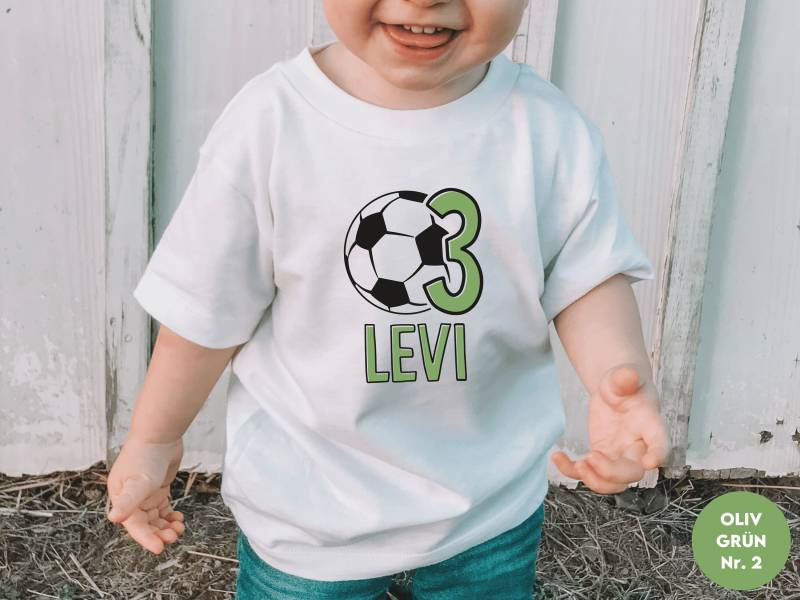 Fußball Geburtstagsshirt Weiß I Personalisiert Mit Name Und Alter Kindergeburtstag Geburtstagsoutfit Langarm Oder Kurzarm von GoodbyeSocks