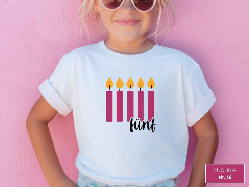 Geburtstagsshirt in Weiß Mit Kerzen Und Alter I Kindergeburtstag Geburtstagsoutfit Langarm/Kurzarm Personalisiert Zahl Zb "Fünf" von GoodbyeSocks
