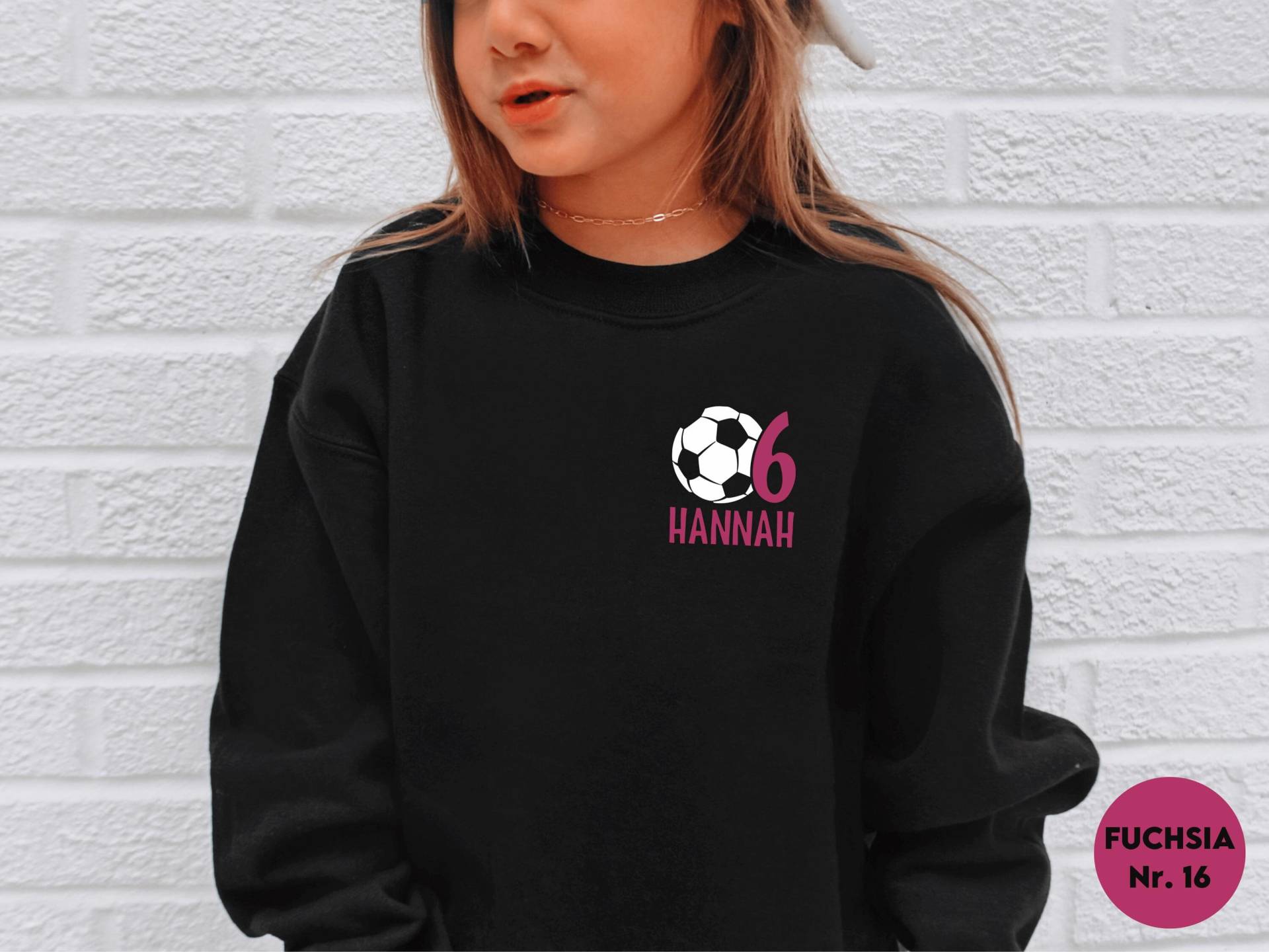 Schwarzer Geburtstags Pullover Mit Fußball, Personalsiert Alter Und Name I Geschenk Zum Geburtstag Geburtstagsoutfit Sweatshirt von GoodbyeSocks