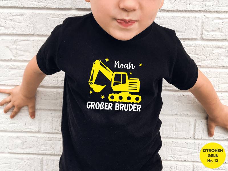 Schwarzes T-Shirt Oder Baby Body "Großer Bruder" Wunschtext I Mit Bagger Und Sternen Personalisiert Name Zu Set Kombinierbar von GoodbyeSocks