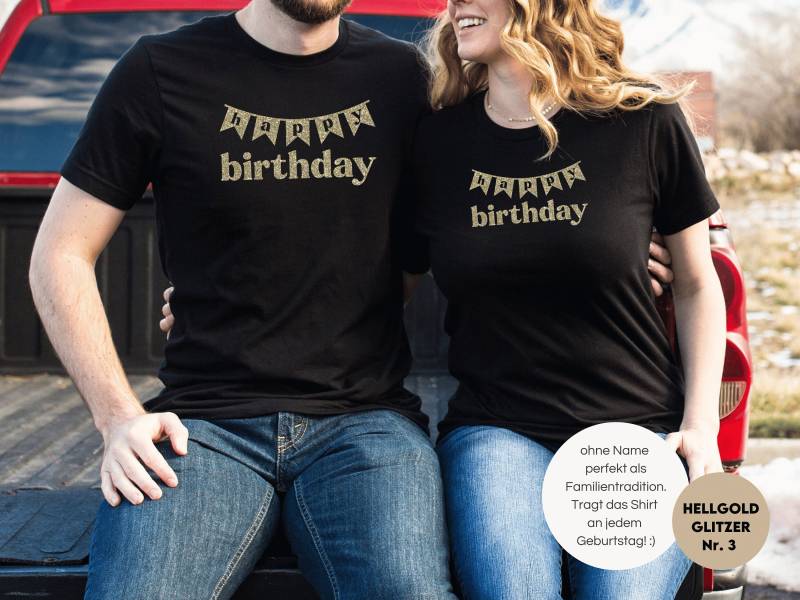 Schwarzes T-Shirt Oder Baby Body I Happy Birthday Mit Wimpel Geburtstags Überraschung Familien Shirt Für Geburtstage Tradition von GoodbyeSocks