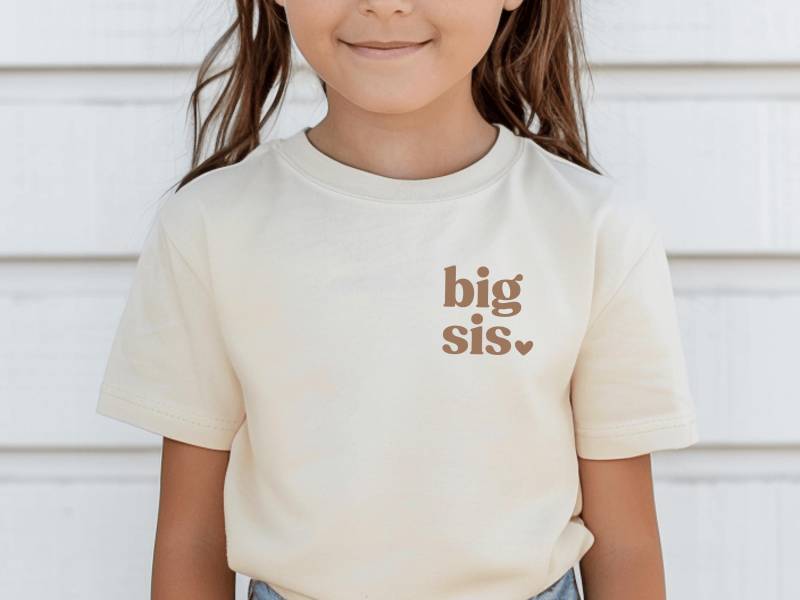T-Shirt "Big Sis" Oder Wunschtext Mit Herz, Personalisierbar Name/Jahreszahl I Wähle Aus 4 Farben Geschenk Verkündung Zweites Kind von GoodbyeSocks