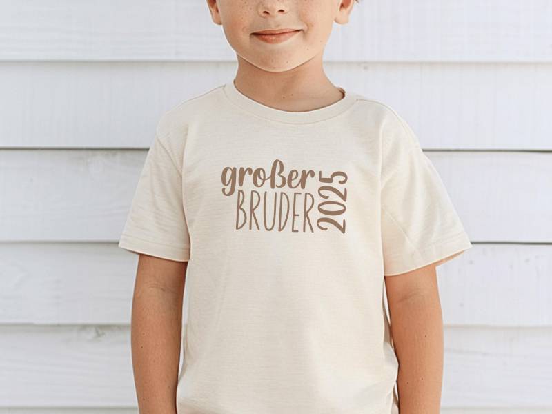 T-Shirt "Großer Bruder 2025" Personalisierbar Mit Namen + Motiven I Wähle Aus 5 Farben Geschenk Schwangerschaftsverkündung Zweites Kind von GoodbyeSocks