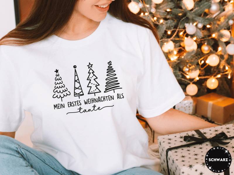 T-Shirt "Mein Erstes Weihnachten Als Tante" Mit Tannenbäumen & Wunschtext Z.b. Mama/Papa Onkel Oma Opa I Weihnachtsoutfit Familie von GoodbyeSocks