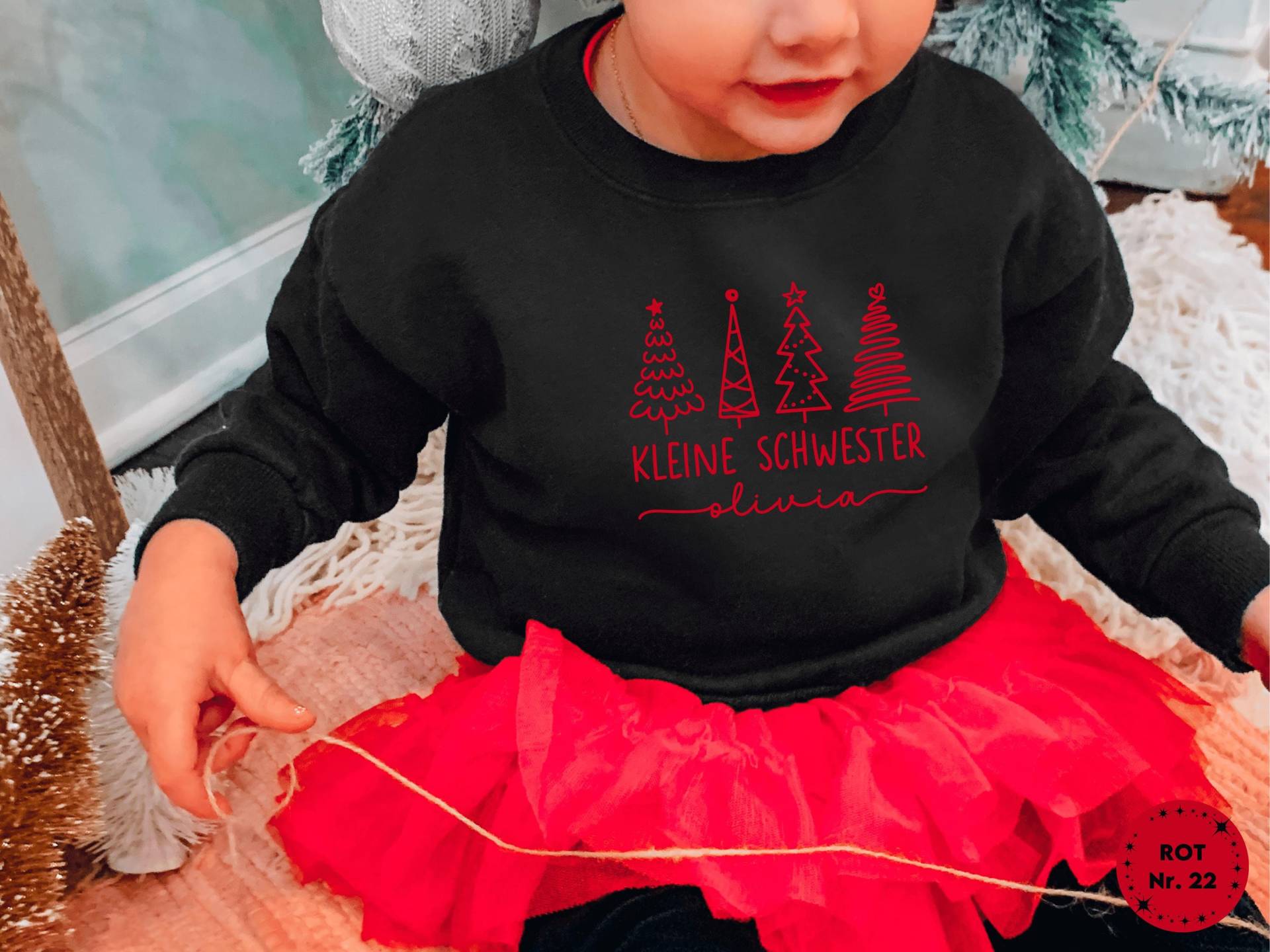 Weihnachts Pullover I "Kleine Schwester" Oder Wunschtext Mit Tannenbäumen Zu Geschwister Outfit Kombinierbar Personalisiert Name Weihnachts Pullover I "Kleine Schwester" Oder Wunschtext Mit Tannenbäumen Zu Geschwister Outfit Kombinierbar Personalisiert Name von GoodbyeSocks