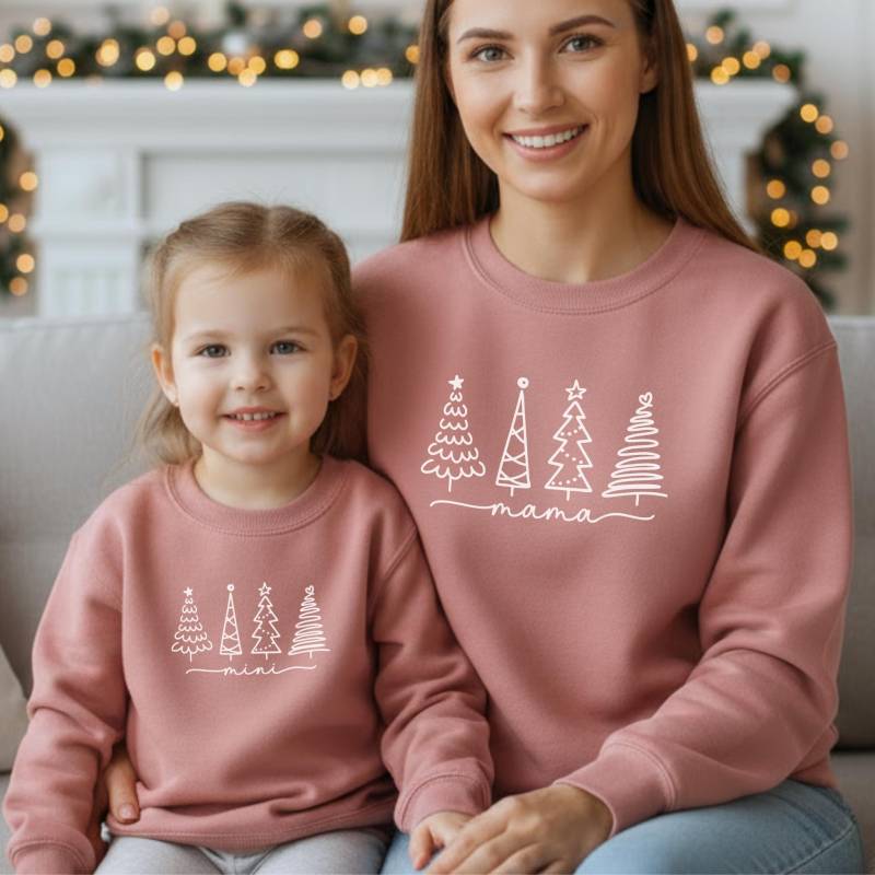 Weihnachts-Pullover Personalisiert Mit Name Und/Oder Wunschtext I Tannenbäume Zu Mutter Tochter Weihnachtsoutfit Kombinierbar Sweatshirt von GoodbyeSocks