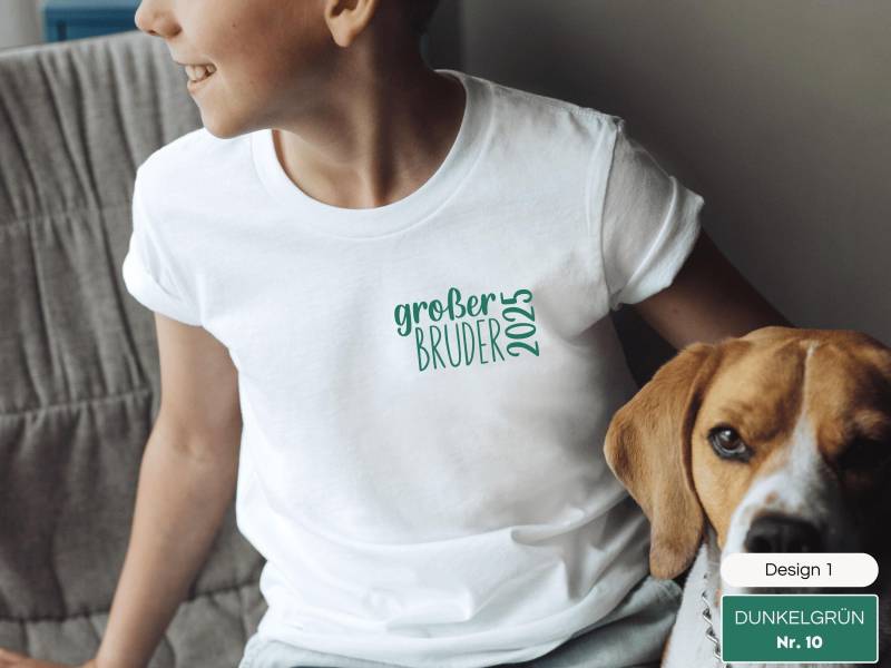 Weißes T-Shirt "Großer Bruder 2025"/"Big Brother Oder Wunschtext I Wähle Aus 3 Designs Schwangerschaftsverkündung Zweites Kind von GoodbyeSocks