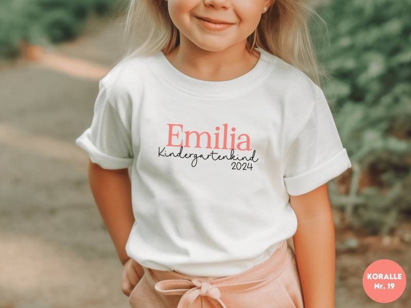 Weißes T-Shirt "Kindergartenkind 2024" Oder Wunschtext I Z.b. Kitakind/Krippenkind Personalisiert Mit Name Langarm Kurzarm von GoodbyeSocks