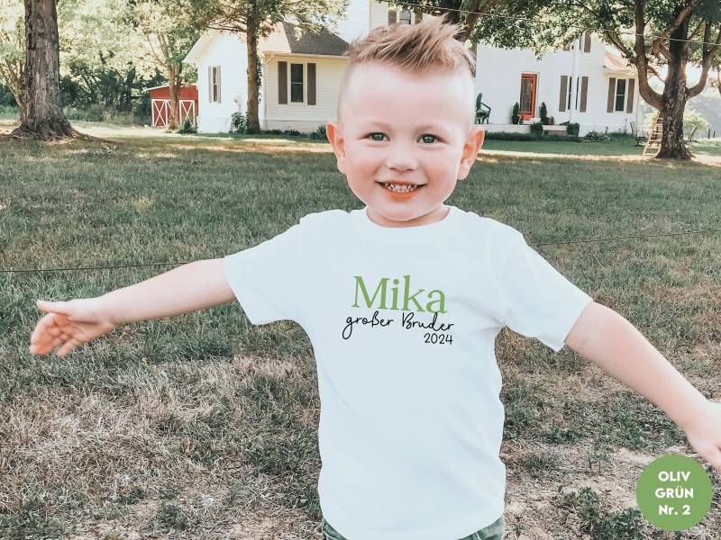 Weißes T-Shirt Oder Baby Body "Großer Bruder 2024" Wunschtext I Personalisiert Mit Namen Verkündung Zweites Kind von GoodbyeSocks