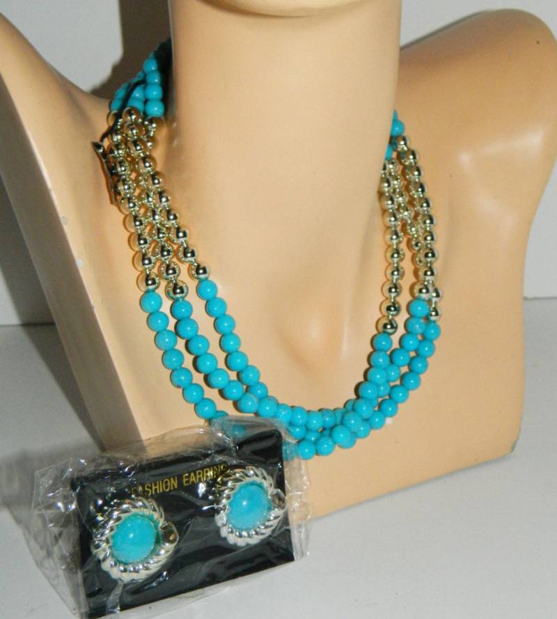 Nwt Vtg Echte Lucite Türkis Farbe + Silber Perlen Multistrand Halskette Ohrringe Nwt Vtg Echte Lucite Türkis Farbe + Silber Perlen Multistrand Halskette Ohrringe von GoodnFunky