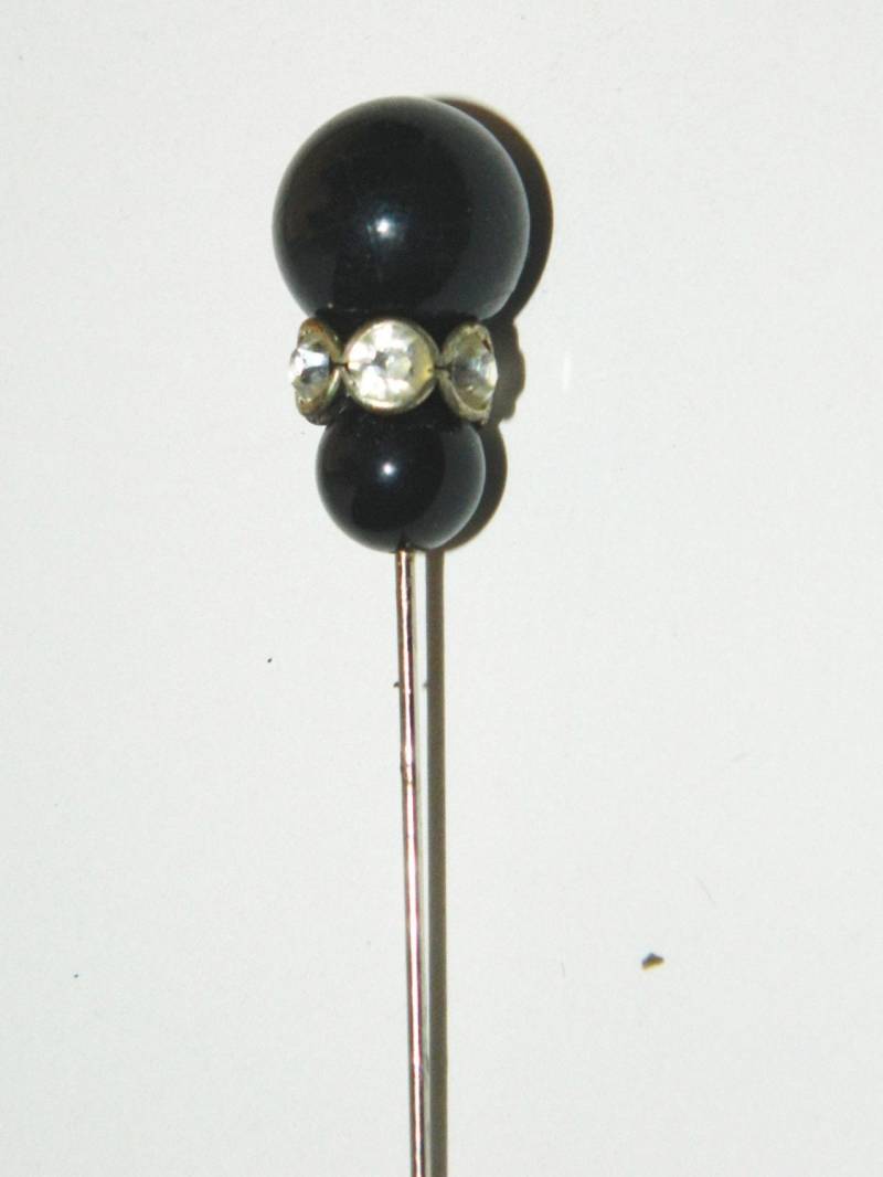 Vintage Onyx Oder Jet Und Strass 4"Hutnadel Vintage Onyx Oder Jet Und Strass 4"Hutnadel von GoodnFunky