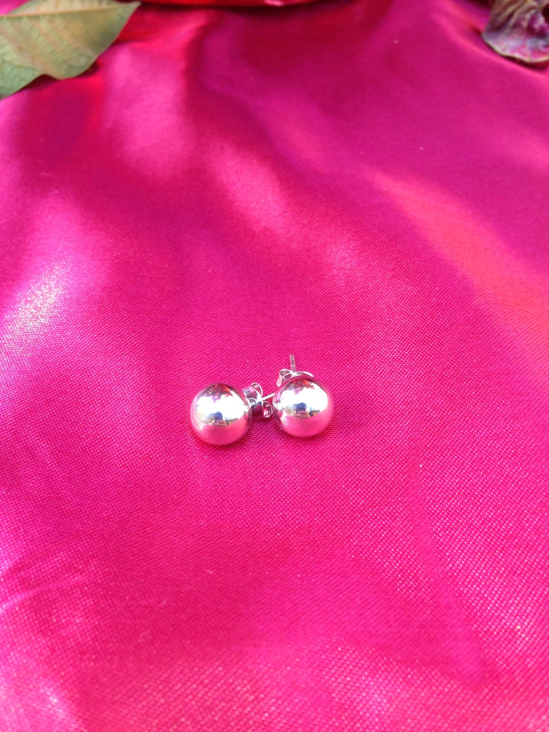 Schimmernde Kugel Ohrringe von GopalsJewelry