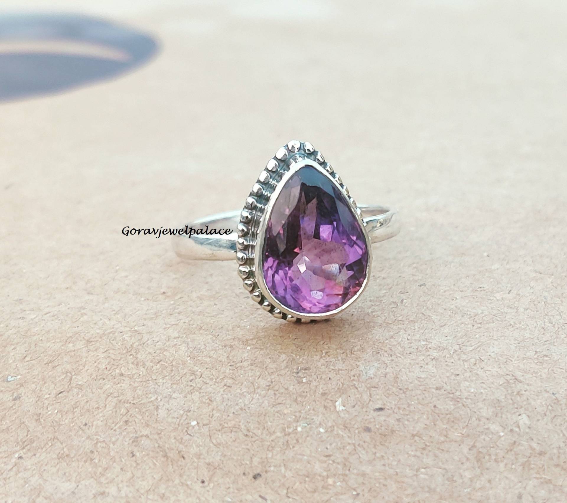 Birne Amethyst Ring, Handgemachter 925 Sterling Silber Bandring, Mini Frauen Schmuck, Schöner Geschenk Ring von Goravjewelpalace