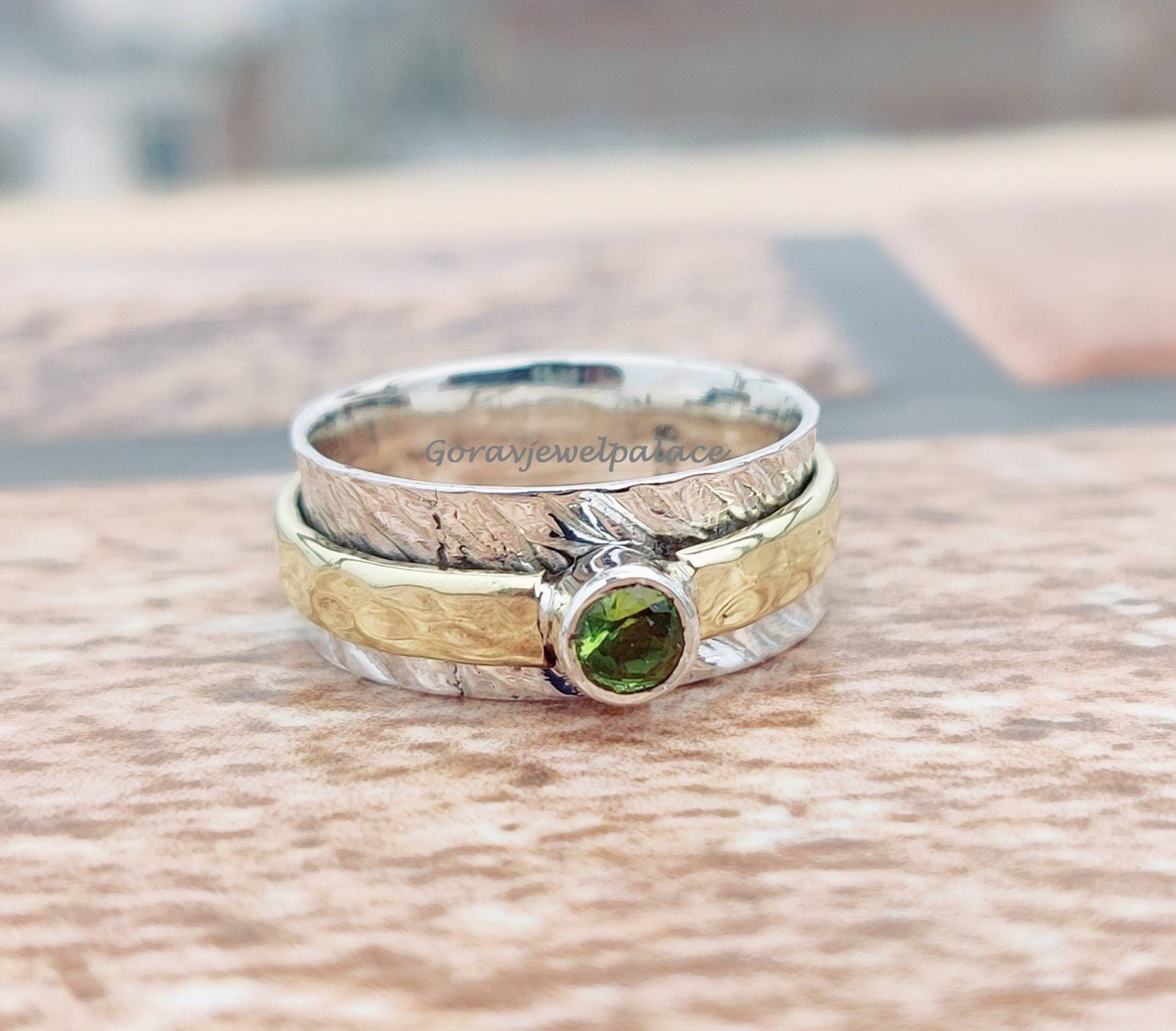 Messing Spinner Ring, Peridot 925 Silber Handgemachte Boho Ehering, Spin Geschenk Für Sie, Meditation Ring von Goravjewelpalace