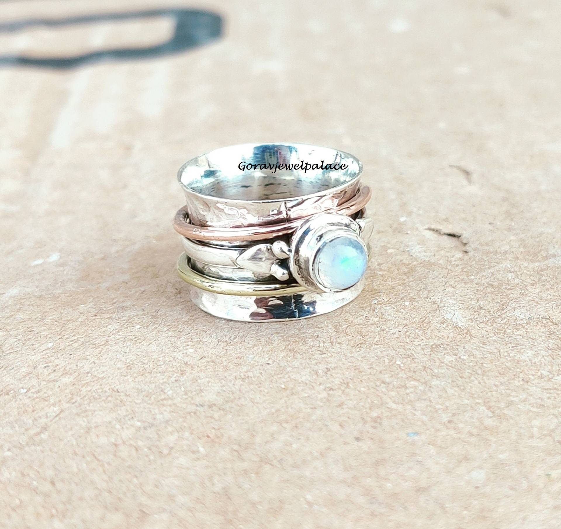 Mondstein Spinner Ring, 925 Sterling Silber Handgemachter Boho Edelstein Frauen Schmuck, Meditation Designer Ring Mondstein Spinner Ring, 925 Sterling Silber Handgemachter Boho Edelstein Frauen Schmuck, Meditation Designer Ring von Goravjewelpalace