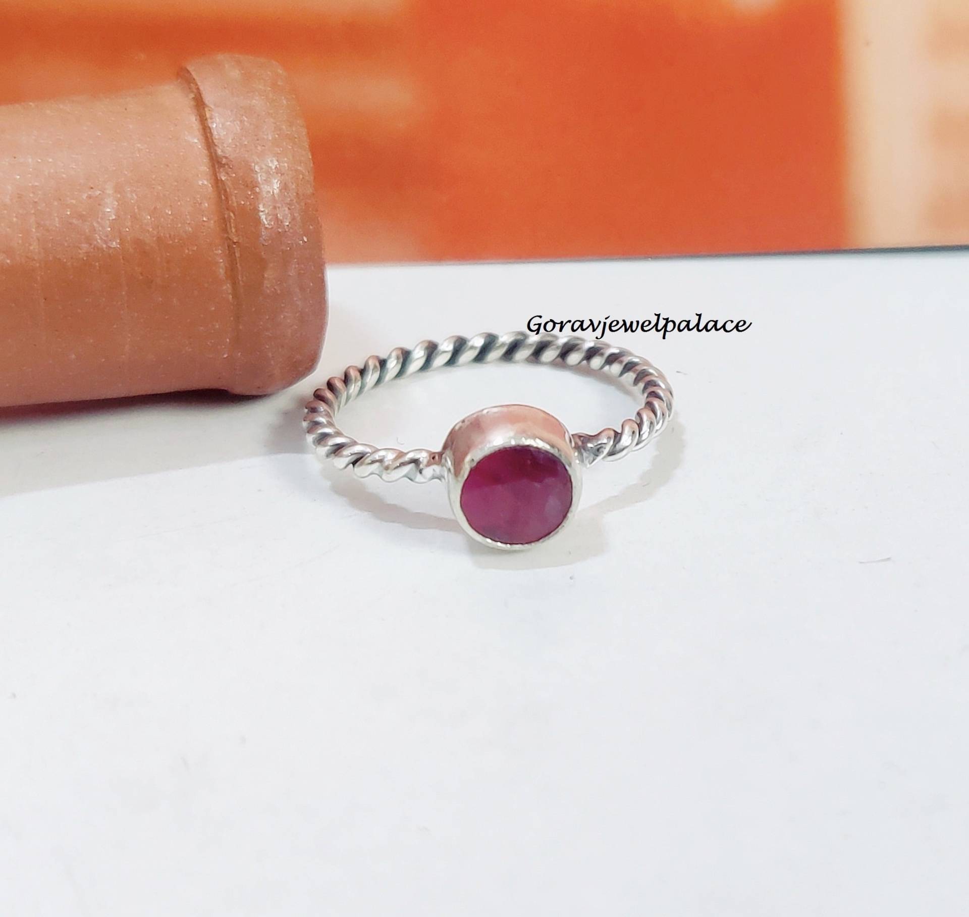 Rubin Ring, 925 Sterling Silber Designer Bandring, Handgemachter Mini Frauen Schlichter Schöner Schmuck von Goravjewelpalace