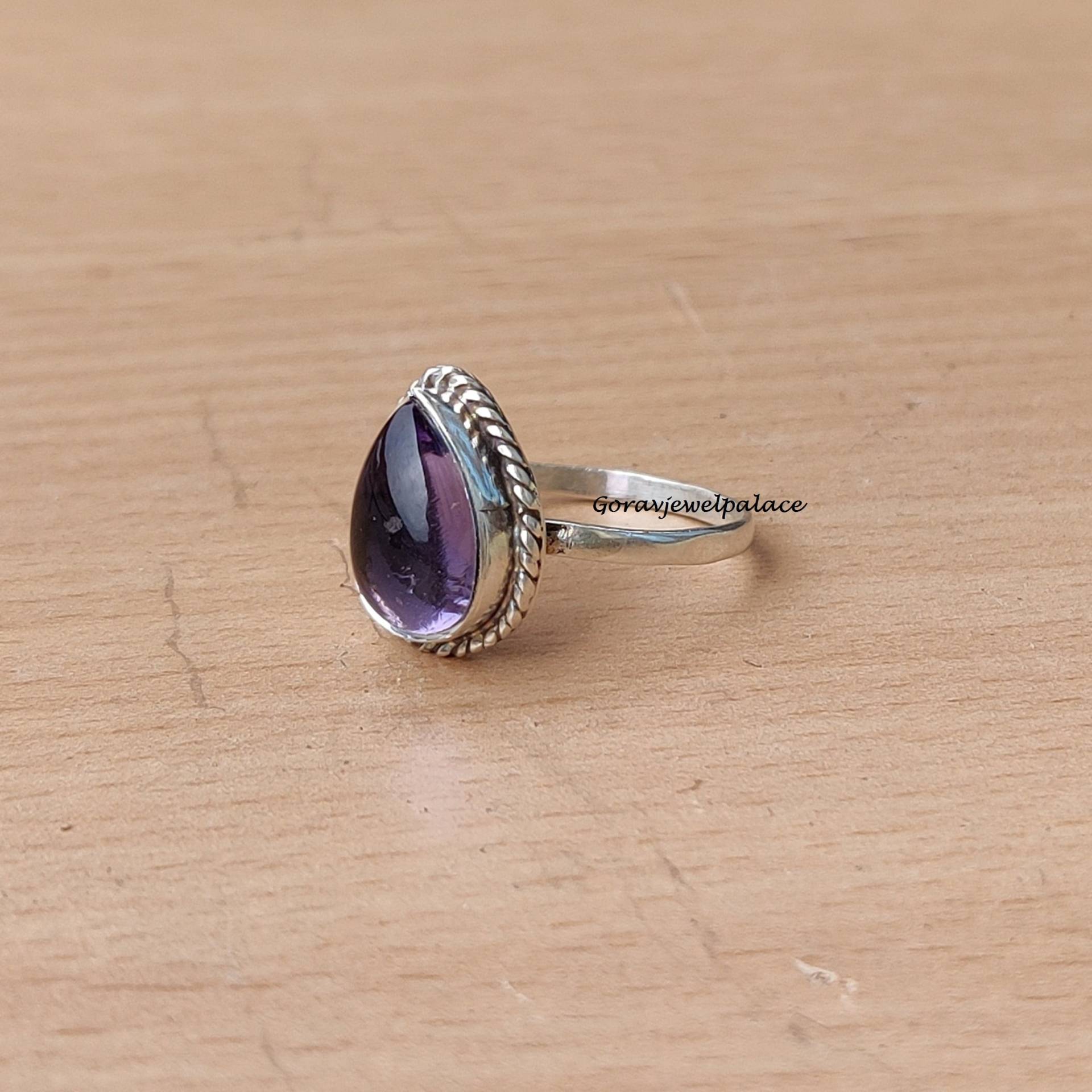 Schöne Amethyst Ring, Handgemachter 925 Sterling Silber Bandring, Mini Frauen Schmuck, Geschenk Für Sie von Goravjewelpalace