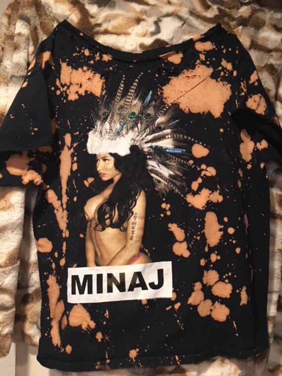 Nicki - Beunruhigt & Blinged Out Nicki - Beunruhigt & Blinged Out von GorgeousByGloria