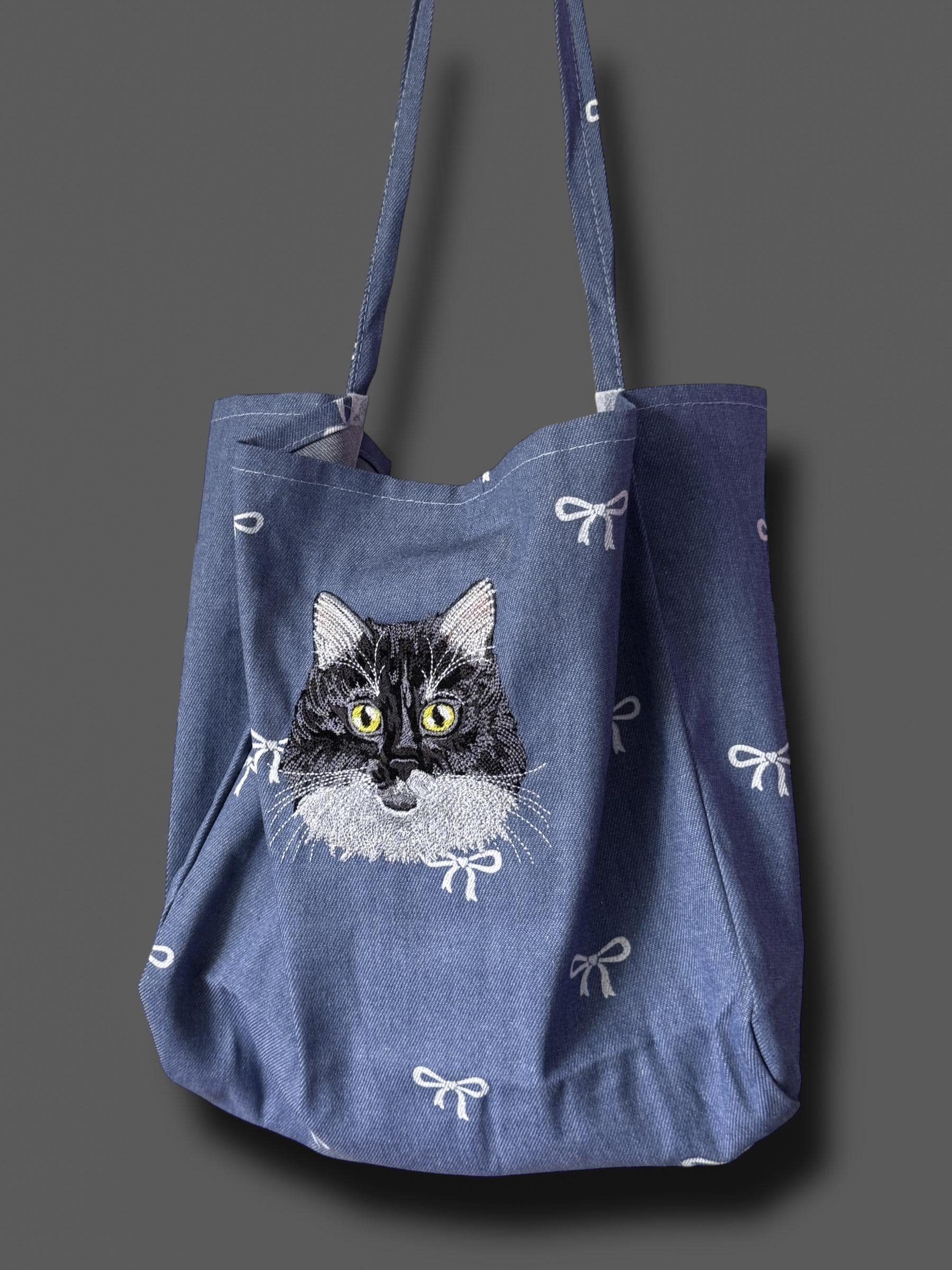 Benutzerdefinierte Embroidered Haustier-Gesicht Porträt-Bogen-Denim-Tasche, Benutzerdefinierte Haustier Geschenk, Hundemama Katzenmama Benutzerdefinierte Embroidered Haustier-Gesicht Porträt-Bogen-Denim-Tasche, Benutzerdefinierte Haustier Geschenk, Hundemama Katzenmama von GorgoArtStudio