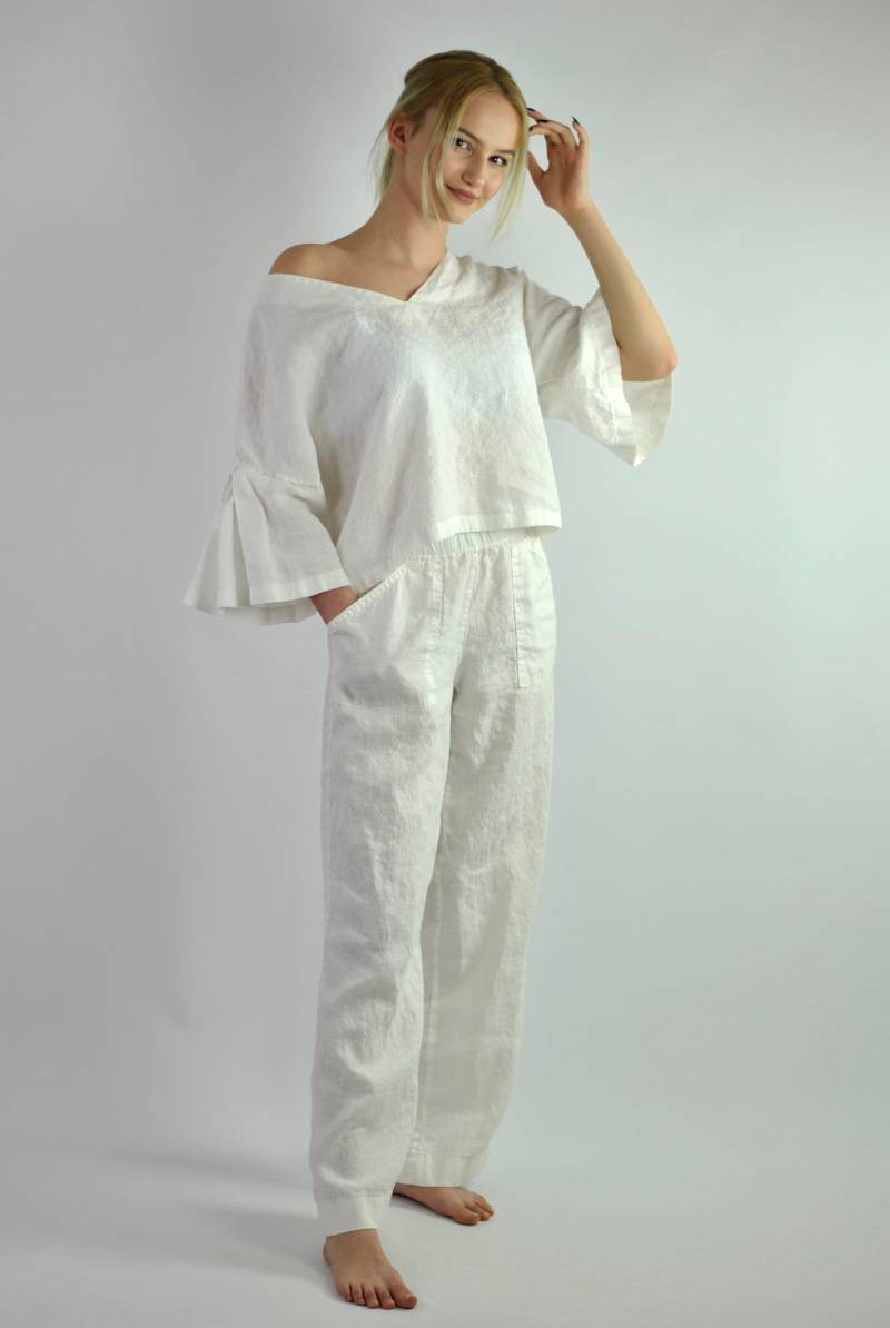 Rein Weiße Leinenhose Und Bluse, Leinenset, Hose Mit Taschen Spitze, Strand, Hauspyjama, Loungewear Sommerwäsche No. 57 von GoshYaga