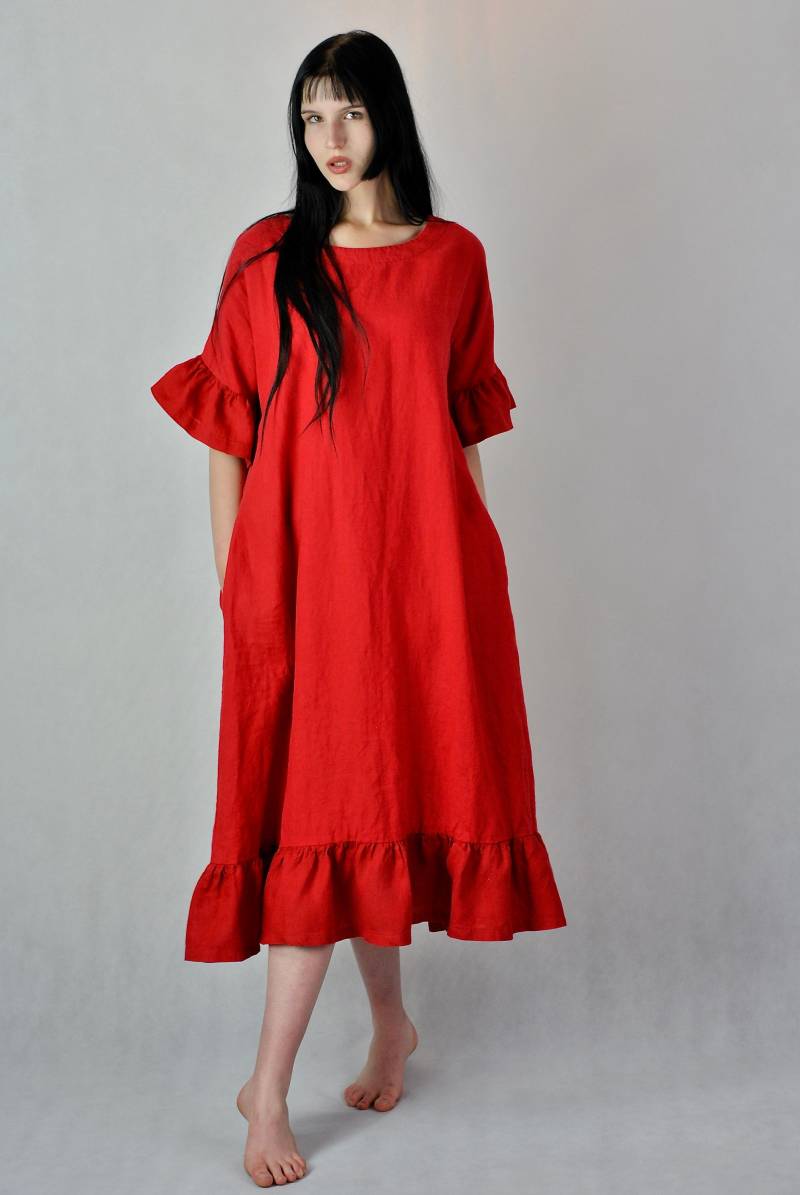 Rotes Leinen Urlaubskleid Mit Taschen - Rüschen Midikleid, Loose Fit Bequemes Kleid No. 118 von GoshYaga