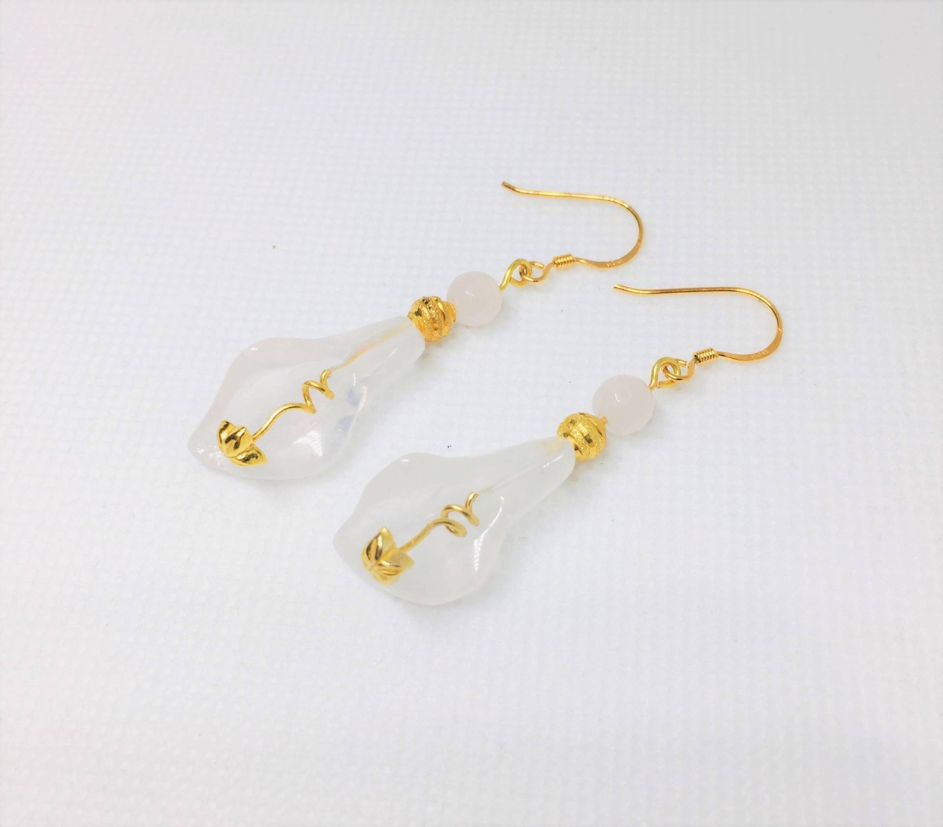 Rosenquarz Ohrringe-Geschnitzte Lilly Ohrringe-Rosenquarz Ohrringe-Amrose Collection-Code "Jane' von GossJewellery