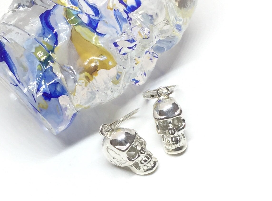 Silber Schädel Ohrring, Biker Schmuck, Geschenk Für Männer, Halloween Ohrringe, Gothic Alternative Schmuck von GossJewellery