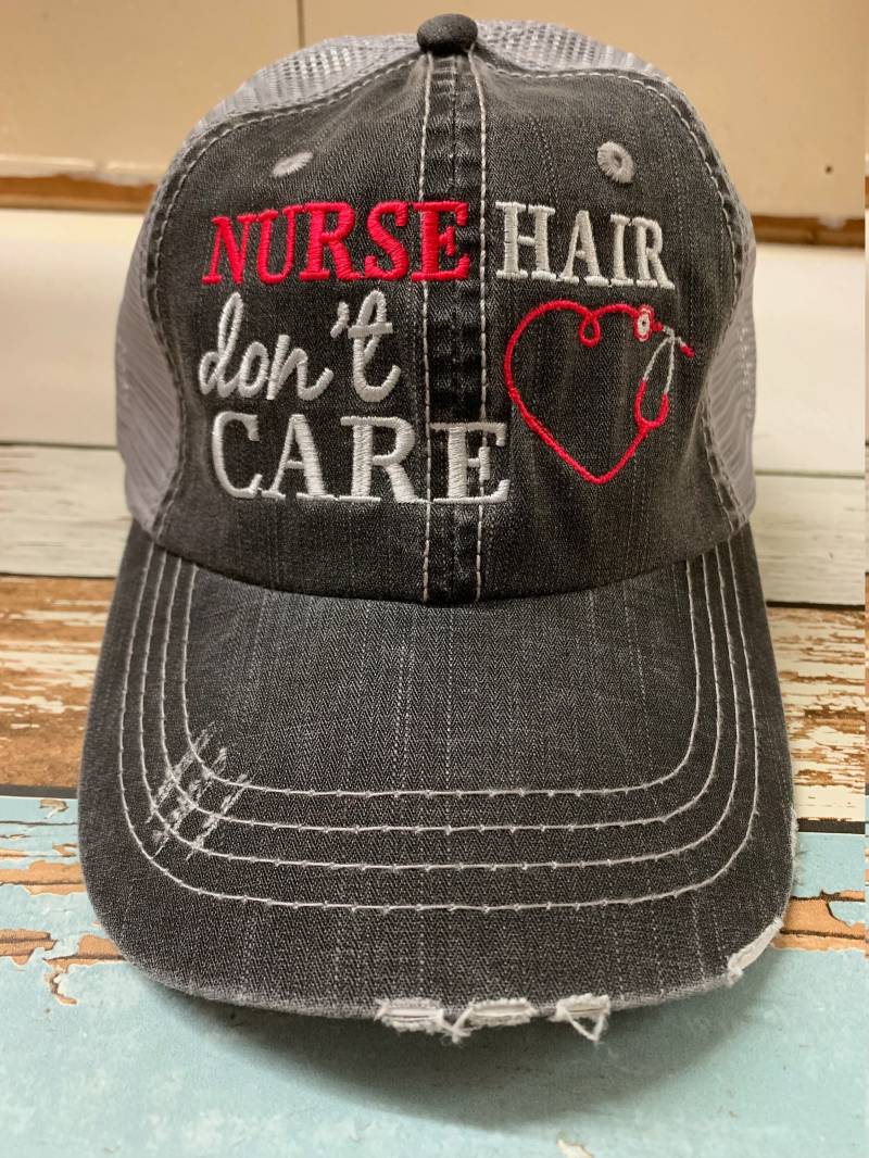 Nurse Hair Don't Care With Stethoskop Mütze von GotGear4U