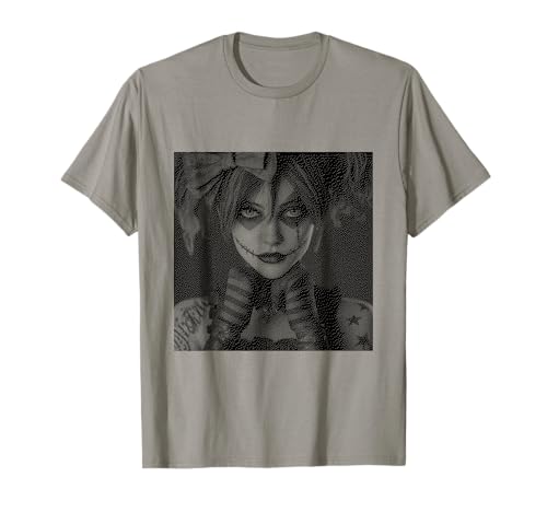 Gothic Creepy Gothic Girl Clown Alt Aesthetic T-Shirt von Goth and Emo Designs for Anime Lovers